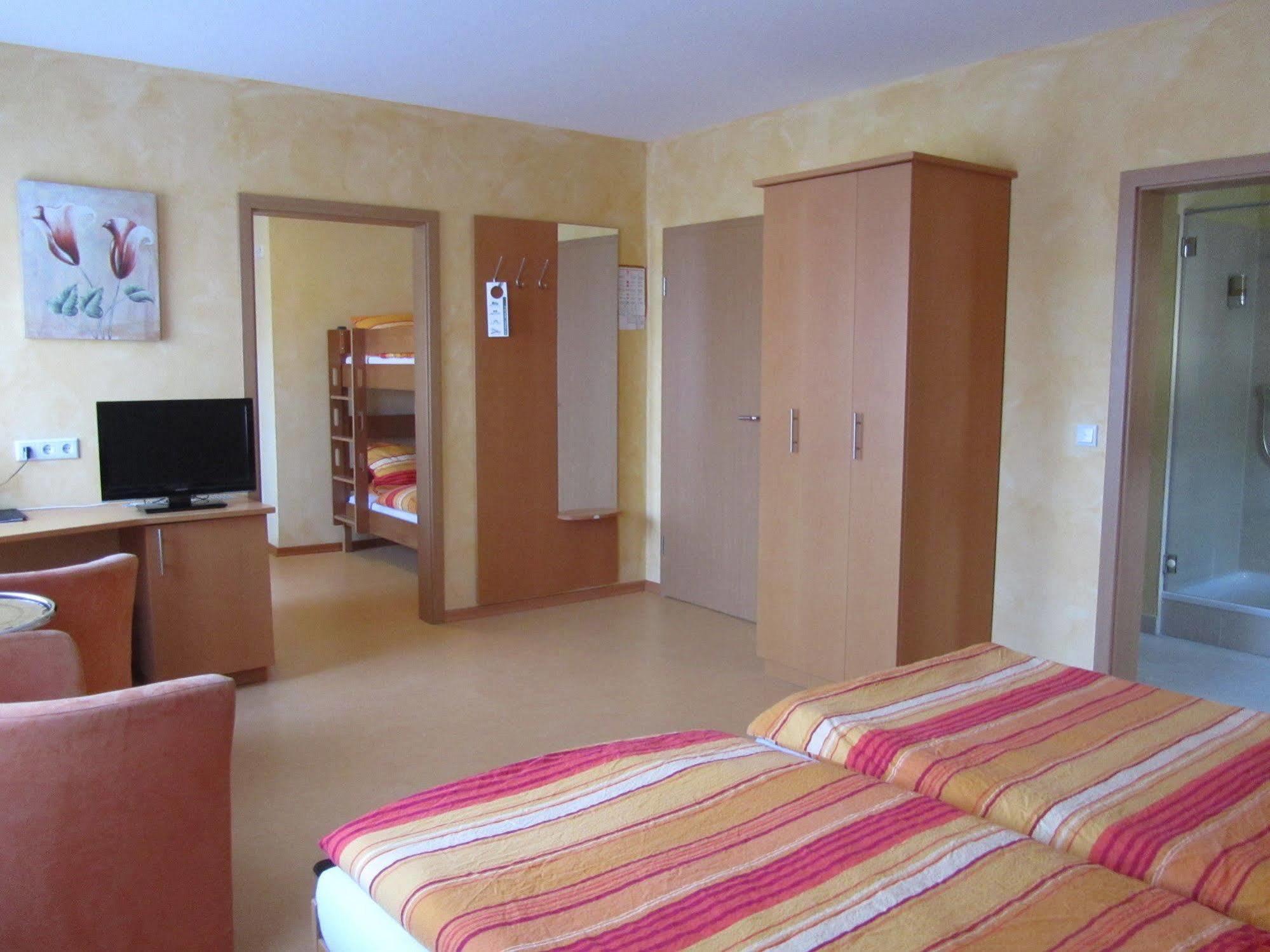 Hotel Zur Burg Nuerburg Zewnętrze zdjęcie